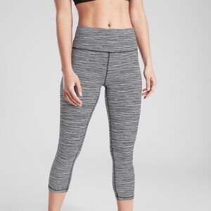 Athleta Ultimate Linear Lines Capri​